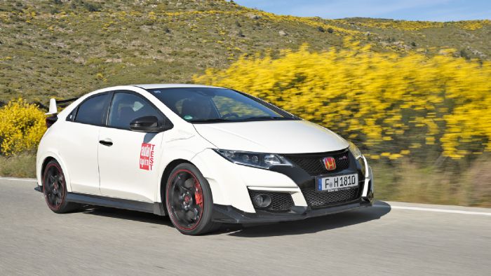 Οι εμπρός και πίσω θόλοι των τροχών του νέου Civic Type R έχουν μεγαλώσει σύμφωνα με την αύξηση του εμπρός και πίσω μετατροχίου. Οι εμπρός και πίσω θόλοι των τροχών του νέου Civic Type R έχουν μεγαλώσει σύμφωνα με την αύξηση του εμπρός και πίσω μετατροχίου.