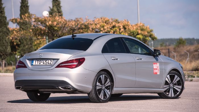 Μια χαρά η Mercedes GLA στην παρούσα έκδοση, καταφέρνει να δείχνει πιο ακριβή από ότι πραγματικά είναι. 