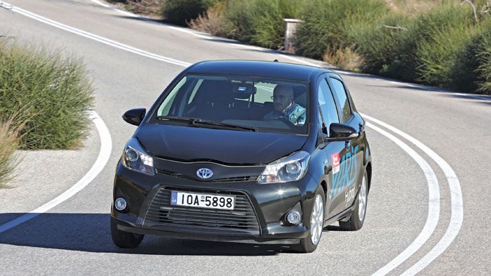 Toyota Yaris HSD Μικρό αλλά θαυματουργό fiat panda