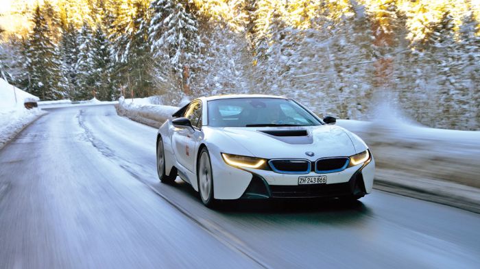 Το BMW xDrive Swiss Challenge πραγματοποιήθηκε φέτος για τρίτη συνεχή χρονιά, ενώ για 1η φορά συμμετείχαν δημοσιογράφοι από όλη την Ευρώπη. Μεγάλος σταρ ήταν η BMW i8 (φωτό).