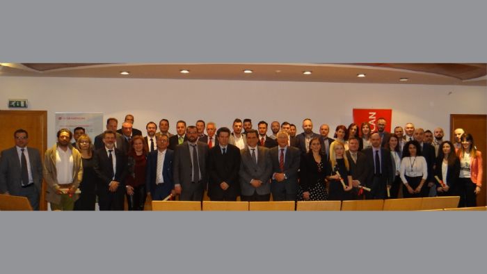 Στιγμιότυπο από την αποφοίτηση των συνεργατών της εταιρείας, που συμμετείχαν στην εκπαίδευση για τις αγροτικές καλλιέργειες. Στιγμιότυπο από την αποφοίτηση των συνεργατών της εταιρείας, που συμμετείχαν στην εκπαίδευση για τις αγροτικές καλλιέργειες.