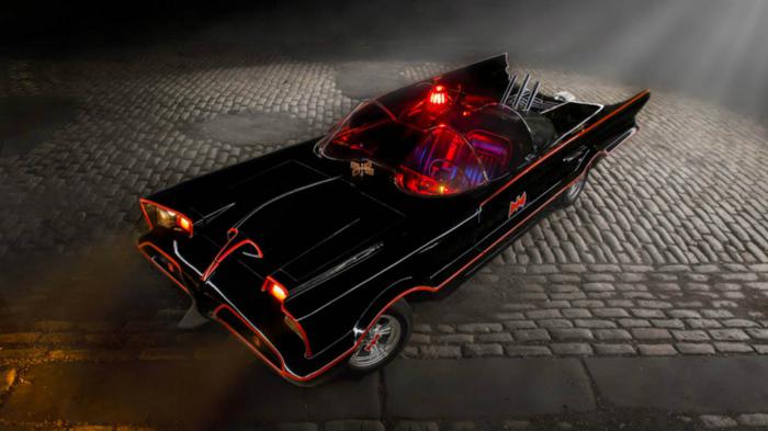 Oυσιαστικά, είναι μια ρέπλικα του αρχικού Batmobile αλλά σε αντίθεση με άλλα, αυτό εδώ είναι πλήρως αναγνωρισμένο.