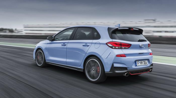 Για το i30 N υπάρχουν διαθέσιμα 6 χρώματα: Performance Blue (που βλέπετε εδώ), Clean Slate, Polar White, Micron Grey, Phantom Black και Engine Red. Για το i30 N υπάρχουν διαθέσιμα 6 χρώματα: Performance Blue (που βλέπετε εδώ), Clean Slate, Polar White, Micron Grey, Phantom Black και Engine Red.