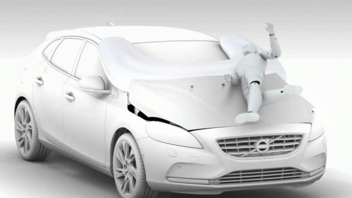 Το 2012 κυκλοφόρησε το Volvo V40, το πρώτο στην ιστορία αυτοκίνητο με εξωτερικό αερόσακο στο μπροστινό καπό. Το 2012 κυκλοφόρησε το Volvo V40, το πρώτο στην ιστορία αυτοκίνητο με εξωτερικό αερόσακο στο μπροστινό καπό.