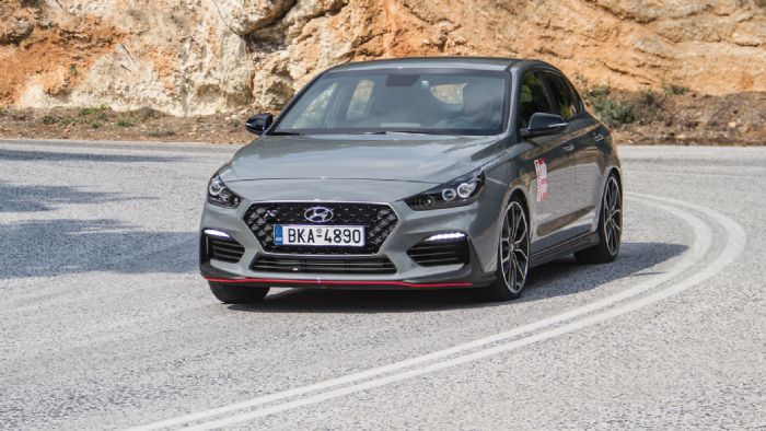Το Fastback αμάξωμα υπήρχε, οπότε το μόνο που έλλειπε ήταν το «πάντρεμά» της με τα Ν στοιχεία. Το Fastback αμάξωμα υπήρχε, οπότε το μόνο που έλλειπε ήταν το «πάντρεμά» της με τα Ν στοιχεία.