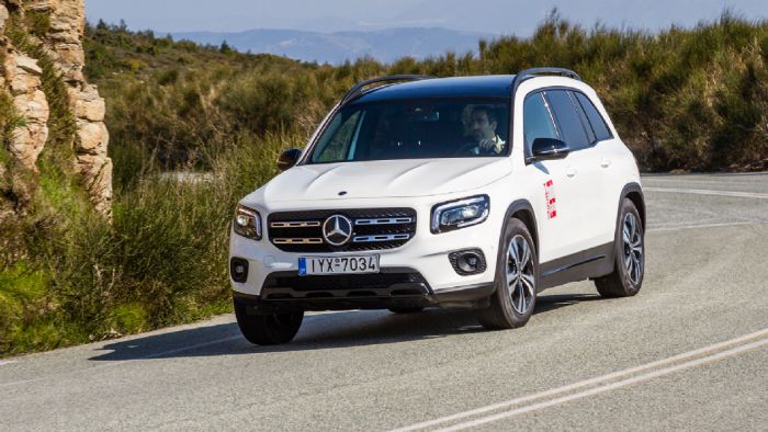 Αναμφίβολα τον ρυθμό στην Mercedes-Benz GLB 200 τον δίνει η ήπια ρυθμισμένη ανάρτηση. Αναμφίβολα τον ρυθμό στην Mercedes-Benz GLB 200 τον δίνει η ήπια ρυθμισμένη ανάρτηση.