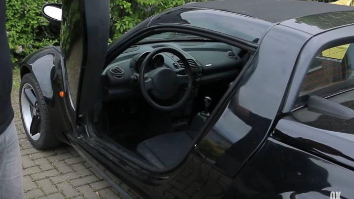 Oι πόρτες αυτού εδώ του smart ανοίγουν σαν.. Lamborghini.