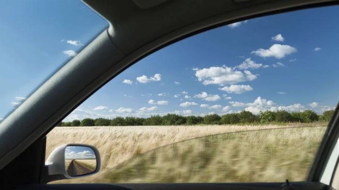 Κίνηση μέσα στις πόλεις σημαίνει ανοιχτά παράθυρα, γιατί οι εξωτερικοί θόρυβοι είναι λιγότερο ενοχλητικοί, οπότε η παραμονή στο αυτοκίνητο περισσότερο ευχάριστη.