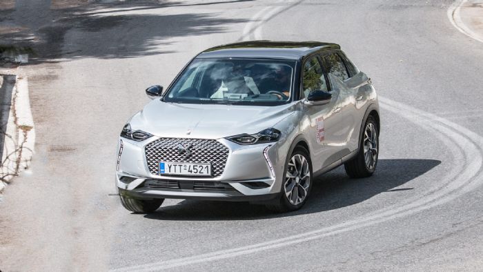 Το DS 3 Crossback E-Tense είναι άνετο και ήσυχο παρά την σφιχτή ρύθμιση της ανάρτησής του.
