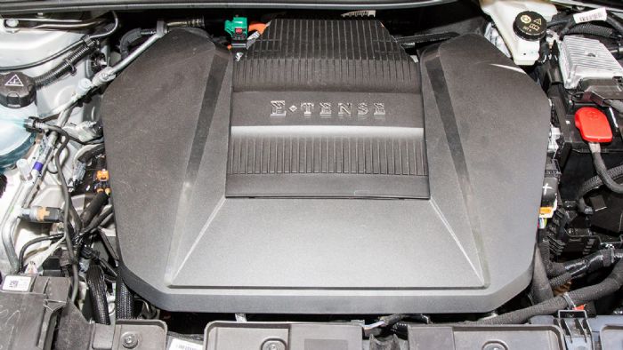 Το DS 3 Crossback κινείται σβέλτα και έχει αυτονομία περίπου 300 χλμ. σε πραγματικές συνθήκες με μέση κατανάλωση στις 16,5 kWh.	