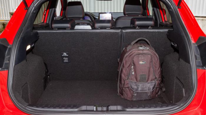 Το Ford Puma διαθέτει συνολικό χώρο αποσκευών με όγκο 536 λτ., νούμερο δηλαδή που αντιστοιχεί σε ένα D-SUV.