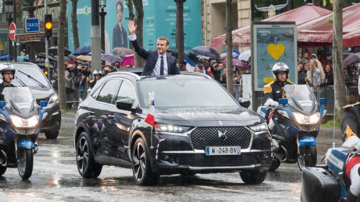 Το συγκεκριμένο DS7 Crossback έχει ανοιγόμενη οροφή ώστε να μπορεί να χρησιμοποιηθεί στις παρελάσεις του Γάλλου προέδρου. Το συγκεκριμένο DS7 Crossback έχει ανοιγόμενη οροφή ώστε να μπορεί να χρησιμοποιηθεί στις παρελάσεις του Γάλλου προέδρου.