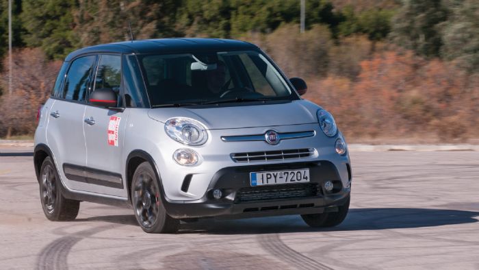 Η πολυχρηστική έκδοση του Fiat 500
είναι η 500L η οποία διατίθεται και σε 7θέσια έκδοση (Living). Η πολυχρηστική έκδοση του Fiat 500
είναι η 500L η οποία διατίθεται και σε 7θέσια έκδοση (Living).