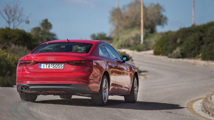 Είναι μαγικός ο τρόπος που το νέο Audi A5 καταφέρνει να σε ταξιδέψει ατσαλάκωτο σε κάθε προορισμό, ενώ ταυτόχρονα δε θα δυσανασχετήσει αν προσπαθήσεις να κινηθείς σε γοργούς ρυθμούς, παρά τον όγκο του. Είναι μαγικός ο τρόπος που το νέο Audi A5 καταφέρνει να σε ταξιδέψει ατσαλάκωτο σε κάθε προορισμό, ενώ ταυτόχρονα δε θα δυσανασχετήσει αν προσπαθήσεις να κινηθείς σε γοργούς ρυθμούς, παρά τον όγκο του.