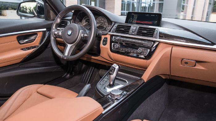 Στο εσωτερικό της BMW 320d τα πάντα αποπνέουν υψηλή ποιότητα και πολυτέλεια.