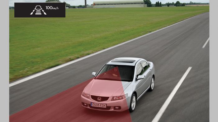 Το Intelligent Adaptive Cruise Control (i-ACC) της Honda χρησιμοποιεί κάμερα και ραντάρ για την ανίχνευση της θέσης άλλων οχημάτων στο δρόμο.
