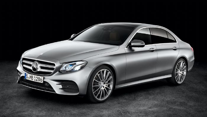 H νέα Mercedes-Benz E-Class θέλει να μοιάσει στη μεγαλύτερη S-Class και το καταφέρνει. Και δεν εννοούμε εμφανισιακά μόνο... 
