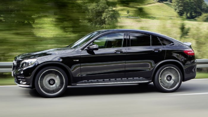 Η Mercedes-AMG GLC 43 4MATIC Coupe κάνει το 0-100 χλμ./ώρα σε 4,9 δλ., ενώ η τελική της ταχύτητα περιορίζεται στα 250 χλμ./ώρα. Η εταιρεία «υπόσχεται» μέση κατανάλωση βενζίνης της τάξης των 8,4 λτ./100 χλμ.