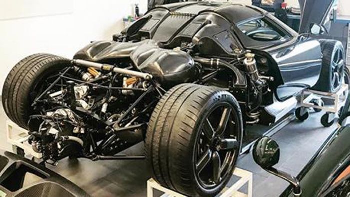 Παρ` ότι η ζημιά είναι επιδιορθώσιμη, η Koenigsegg προτίμησε να κατασκευάσει μια εντελώς νέα Agera RS για τον Manny Khoshbin. Παρ` ότι η ζημιά είναι επιδιορθώσιμη, η Koenigsegg προτίμησε να κατασκευάσει μια εντελώς νέα Agera RS για τον Manny Khoshbin.