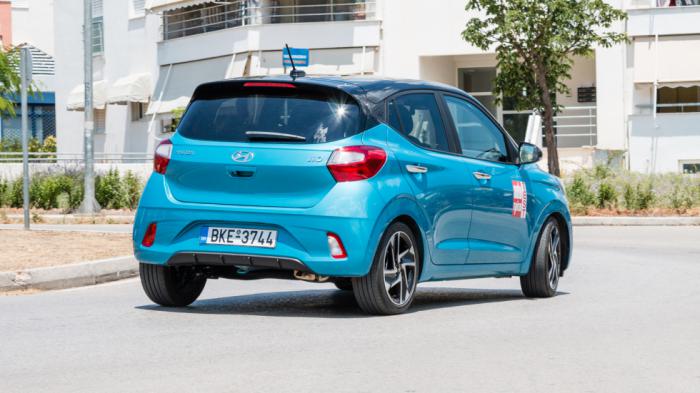 Το i10 θυμίζει μοντέλο μεγαλύτερης κατηγόριας και κατά την οδήγηση δίχως όμως να χάνει την πρακτικότητα ενός μίνι.