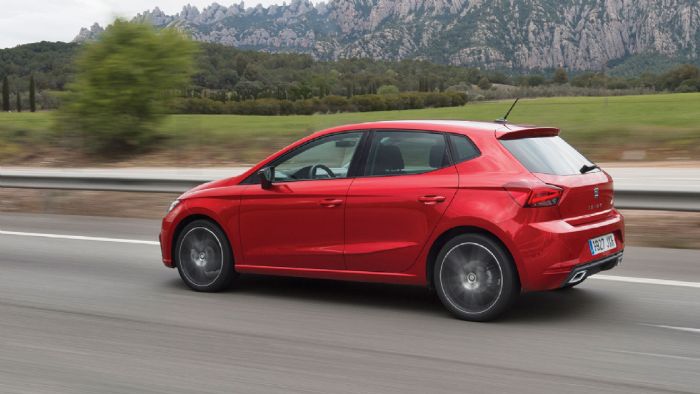 Μικρό Leon πλέον το 5ης γενιάς SEAT Ibiza, που έρχεται με ρόλο πρωταγωνιστή. Το 
πορτ μπαγκάζ του είναι το μεγαλύτερο στην κατηγορία με 355 λτ..