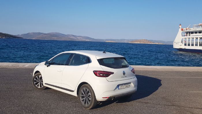 Το Renault Clio 1,0 TCe με τα 100 άλογα συνδυάζεις σπιρτάδα και οικονομία βενζίνης.