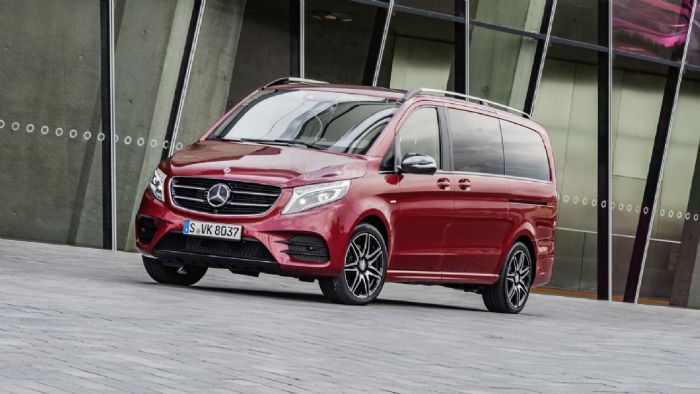 H Mercedes-Benz V-Class Limited Edition πρόκειται να παραχθεί σε 1.500 αντίτυπα και ξεχωρίζει μέσω της φανταχτερής κόκκινης απόχρωσης, η οποία συνδυάζεται με μαύρες λεπτομέρειες από το πακέτο Night Pa