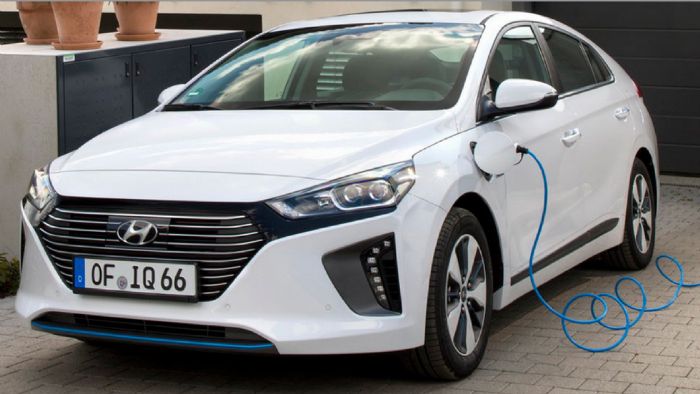Η plug-in εκδοχή του μοντέλου θα είναι διαθέσιμη από το καλοκαίρι. Η plug-in εκδοχή του μοντέλου θα είναι διαθέσιμη από το καλοκαίρι.