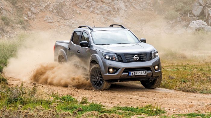 Ανεση και στιλ παρέχει το Nissan Navara N-Guard με το αυτόματο κιβώτιο 7 σχέσεων και τον turbodiesel κινητήρα των 190 ίππων, χωρίς όμως να ξεχνά τα βασικά στοιχεία της ταυτότητάς του, δηλαδή τον σκληρ