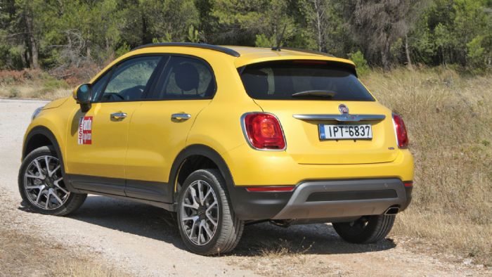 Η σχεδίαση του Fiat 500X εμπνέεται από αυτή του 500, σε ένα 5θυρο αμάξωμα με off road αναφορές στην εξοπλιστική έκδοση Cross.