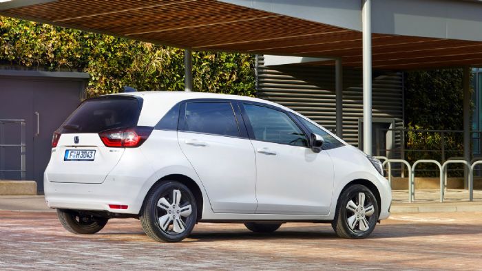 Κινητήρες: Ισχυρότερο το Clio, πιο οικονομικό το Yaris, καλύτερες επιδόσεις από Jazz