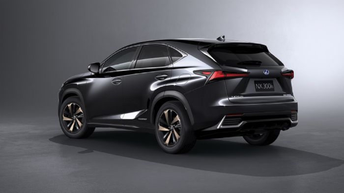 Το ανανεωμένο NX 300h συνεχίζει με το ίδιο κινητήριο σύνολο των 2.5 λτ. που συνεργάζεται με δύο ηλεκτροκινητήρες. Το ανανεωμένο NX 300h συνεχίζει με το ίδιο κινητήριο σύνολο των 2.5 λτ. που συνεργάζεται με δύο ηλεκτροκινητήρες.