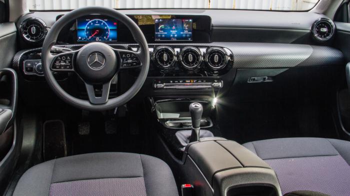 Εντυπωσιακό ποιοτικά και με υψηλό τεχνολογικό υπόβαθρο είναι το εσωτερικό της Mercedes A-Class. 