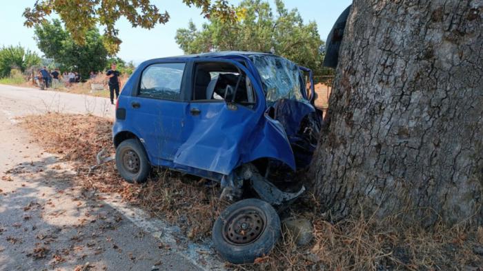 Daewoo Matiz «καρφώθηκε» σε δέντρο - Νεκρός ο 19χρονος οδηγός 