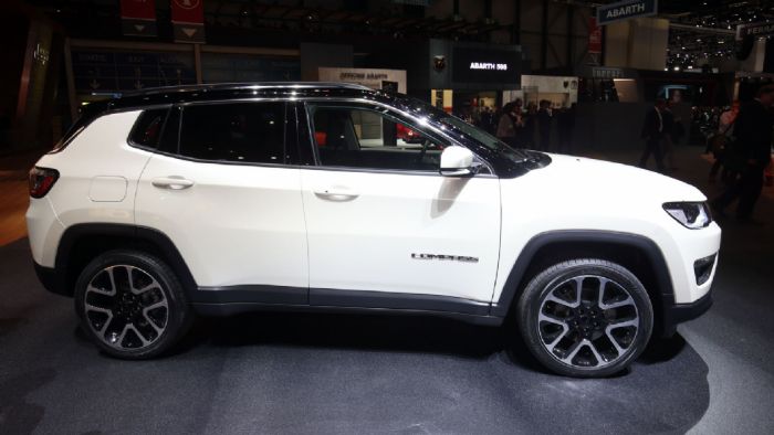 Το νέο Jeep Compass θα κάνει το ευρωπαϊκό εμπορικό του ντεμπούτο το προσεχές καλοκαίρι, με τις τιμές του να ξεκινούν περίπου από τα 25.000 ευρώ. Το νέο Jeep Compass θα κάνει το ευρωπαϊκό εμπορικό του ντεμπούτο το προσεχές καλοκαίρι, με τις τιμές του να ξεκινούν περίπου από τα 25.000 ευρώ.