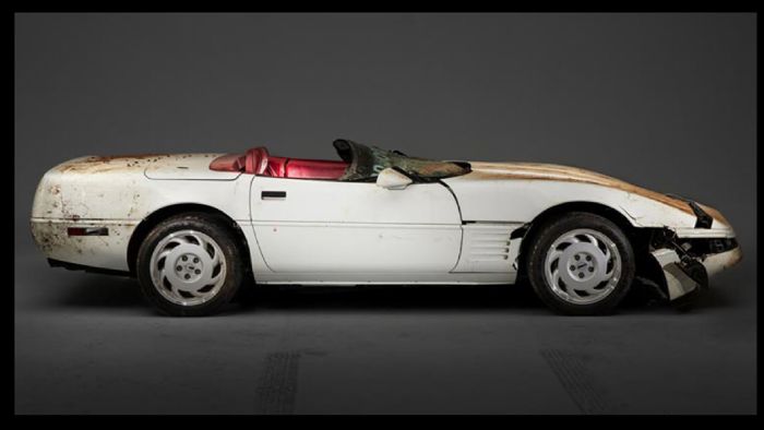 Η ανακατασκευή της λευκής Corvette μετατράπηκε σε ένα στοίχημα για δυνατούς παίκτες