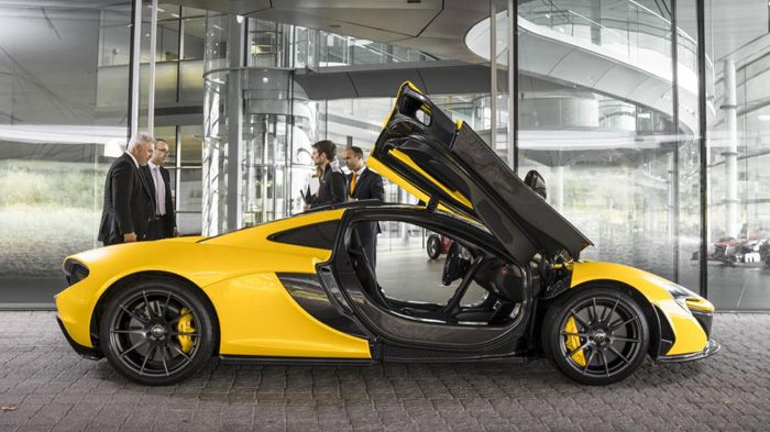 H πρώτη κίτρινη McLaren P1 (από τις 375) που κατασκευάστηκε συνάντησε τον ιδιοκτήτη της.