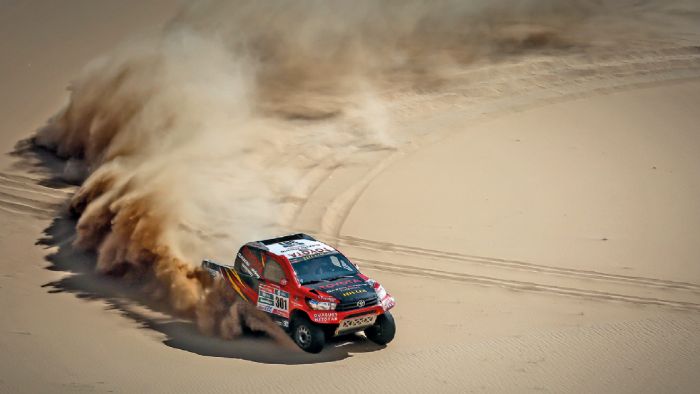  Eίδαμε από κοντά το αγωνιστικό Toyota Hilux που συμμετείχε στο «Παρίσι-Ντακάρ».
