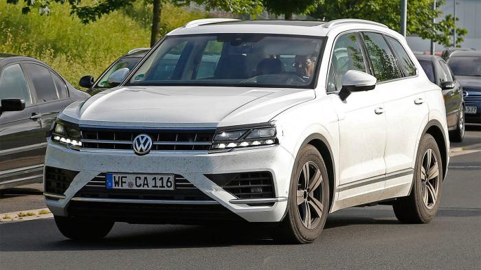 Χωρίς ίχνος καμουφλάζ εντοπίστηκε το νέο Volkswagen Touareg.