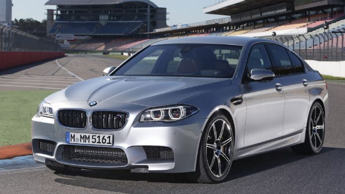Pure Metal Silver: Πρόκειται για το ακριβότερο χρώμα της BMW. Σύμφωνα με την βαυαρική φίρμα τοποθετείται σε ειδικά μοντέλο και κοστίζει 40 φορές περισσότερο από μία «απλή» μεταλλική βαφή.