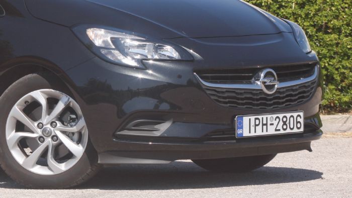 Στοιχεία όπως το εμπρόσθιο τμήμα με τη χαμηλά τοποθετημένη γρίλια της μάσκας και τα μοντέρνα φωτιστικά, χαρακτηρίζουν τη σχεδίαση του Corsa.
Στοιχεία όπως το εμπρόσθιο τμήμα με τη χαμηλά τοποθετημένη γρίλια της μάσκας και τα μοντέρνα φωτιστικά, χαρακτηρίζουν τη σχεδίαση του Corsa.
