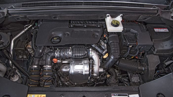 Με 300 Nm ροπής μόλις στις 1.750 σ.α.λ., ο 1.600άρης diesel έχει τη δυνατότητα να κινήσει με άνεση το βαρύ DS 5.