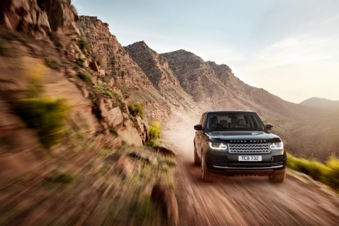 Στη δημοσιοποίηση νέων εντυπωσιακών φωτογραφιών της 4ης γενιάς Range Rover, προχώρησε η Land Rover.