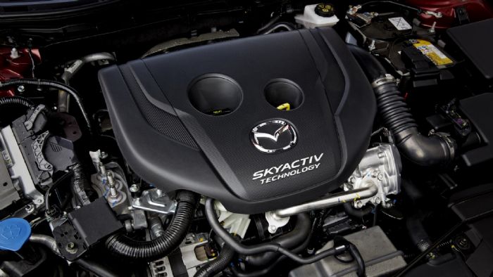 Το νέο Skyactiv-D 1.5 μοτέρ πετρελαίου έχει ισχύ 105 PS/4.000 σ.α.λ. και ροπή 270 Nm/1.600-2.500 σ.α.λ. Η εταιρεία ανακοινώνει κατανάλωση 3,8 λτ./100 χλμ. και εκπομπές CO2 99 γρ./χλμ. 