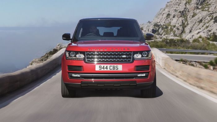 Το 2017 Range Rover προσφέρεται πλέον με το υπερτροφοδοτούμενο V6 τρίλιτρο σύνολο της Jaguar F-Type. Αποδίδει 340 ίππους ισχύος και 450 Nm ροπής, επιτρέποντας στο μεγάλο SUV να κάνει το 0-100 χλμ./ώρα σε 7,3 δλ.