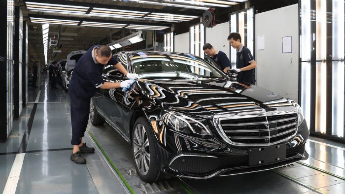 Η Mercedes-Benz E-Class παραμένει το best seller της εταιρείας, ενώ ενδεικτικά αναφέρουμε πως στο 1ο 10μηνο του τρέχοντος έτους, η E-Class είχε στην Κίνα τις περισσότερες πωλήσεις από οπουδήποτε αλλού.
