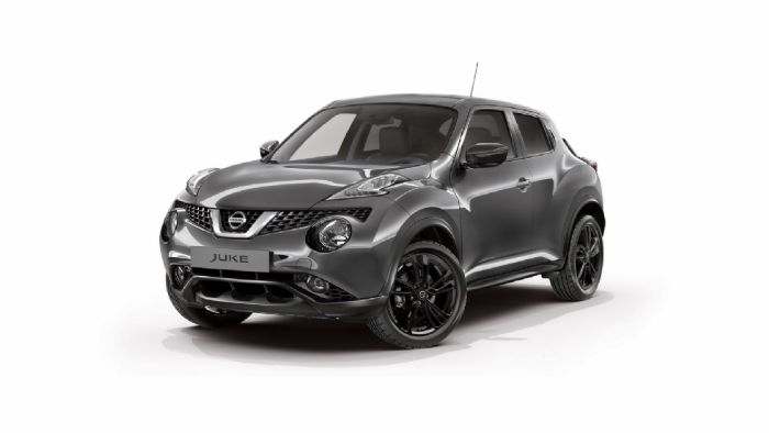 To Nissan Juke Premium προσφέρεται σε δύο χρώματα, τα Metallic Black και Dark Grey. Το παρόν δίνει και εδώ το μαύρο πακέτο εξατομίκευσης, ενώ οι τροχοί των 18 ιντσών έχουν μαύρες λεπτομέρειες.