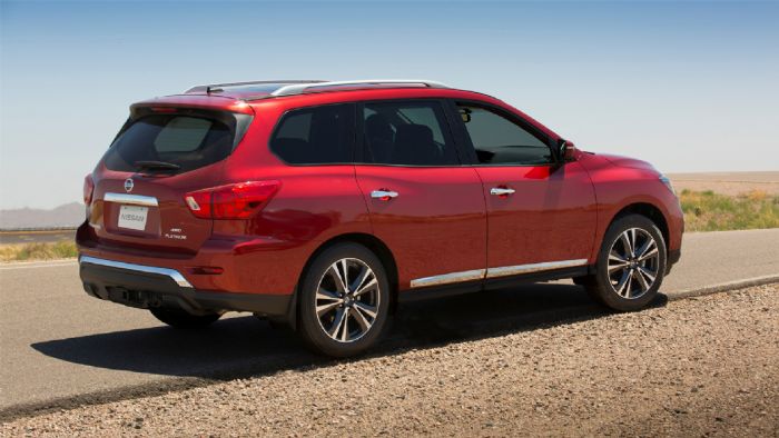 Το νέο Nissan Pathfinder θυμίζει περισσότερο ένα κομψό οικογενειακό αυτοκίνητο, λόγω του ανανεωμένου σχεδιασμού του. Το νέο Nissan Pathfinder θυμίζει περισσότερο ένα κομψό οικογενειακό αυτοκίνητο, λόγω του ανανεωμένου σχεδιασμού του.