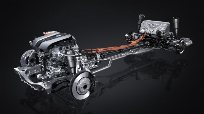 Στον πυρήνα του συστήματος του νέου Lexus LS 500h είναι ο V6 Dual VVT-I κινητήρας βενζίνης των 3,5 λίτρων, ο οποίος συνεργάζεται με δύο κλεκτρικά μοτέρ. Kινείται ως ηλεκτρικό όχημα για ταχύτητες έως και τα 140 χλμ./ώρα.