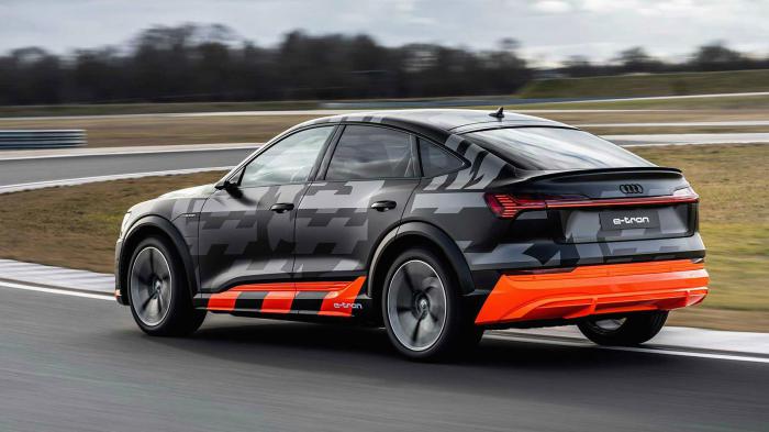 Η Audi αναφέρει πως τα μοντέλα e-tron S μπορούν να φτάσουν από στάση τα 100 χλμ./ώρα σε 4,5 δευτερόλεπτα.